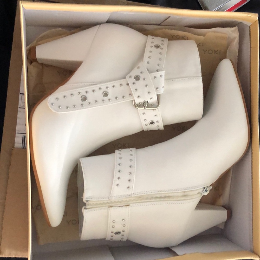 Yoki Gabriella style booties